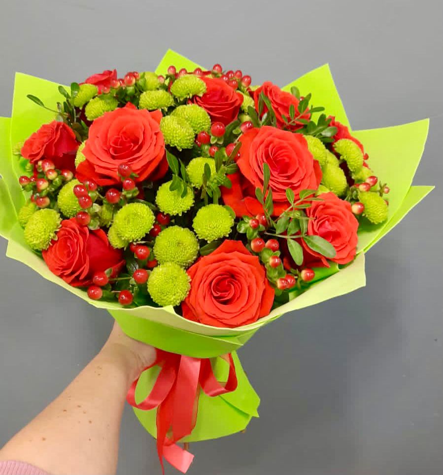 Букет цветов из: Хризантемы и Розы в Азово