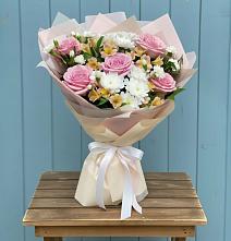 Букет цветов из:  Гвоздики, Орхидеи и Розы #REPLACE_PRED# Азово