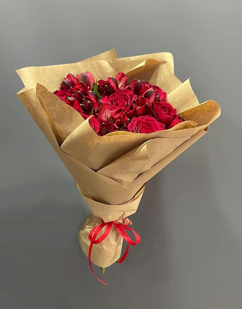 Букет цветов из: Альстромерии и Розы в Азово