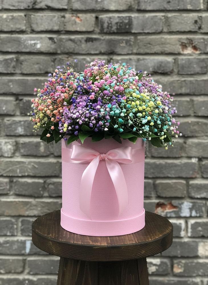 Цветочная композиция из Гипсофила и Розы в шляпной коробке в Азово