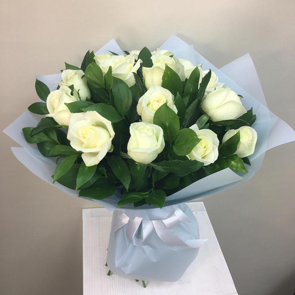 Букет 15 Белых роз Проуд в Азово