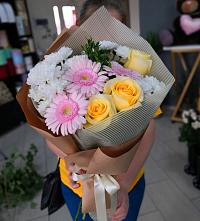 Букет цветов из:  Герберы, Розы и Хризантемы в Азово