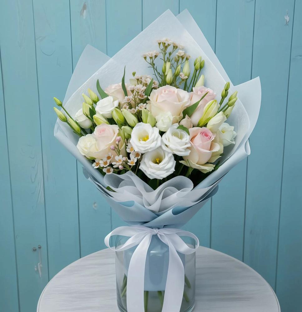 Букет цветов из: Розы и Лизиантусы в Азово