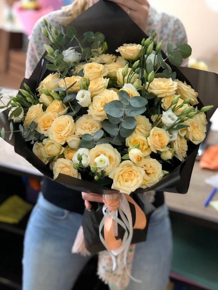 Букет цветов из: Розы и Лизиантусы в Азово