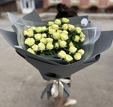 Букет Белые кустовые розы Солинеро в Азово