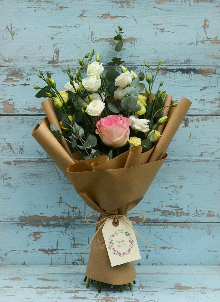 Букет цветов из: Розы и Лизиантусы в Азово