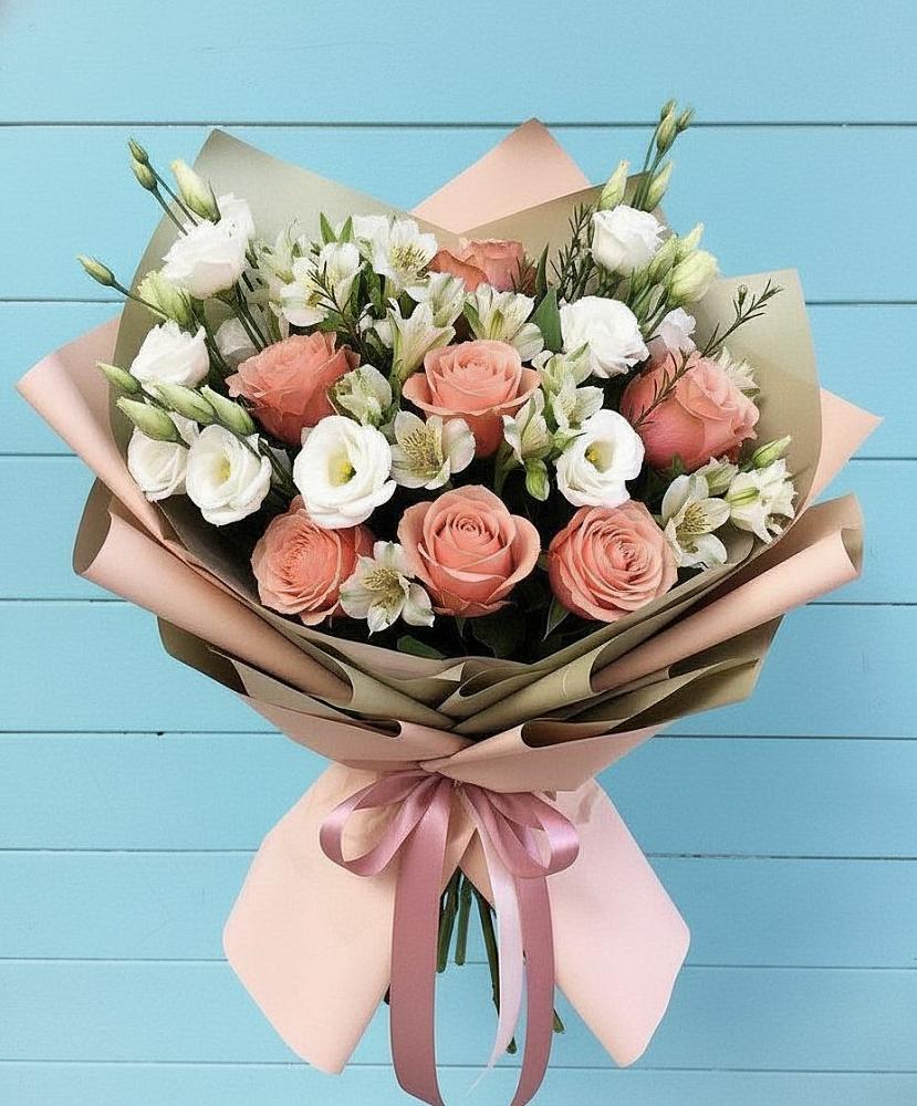 Букет цветов из: Розы, Альстромерии и Лизиантусы в Азово