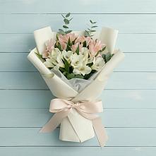 Букет цветов из:  Альстромерии в Азово