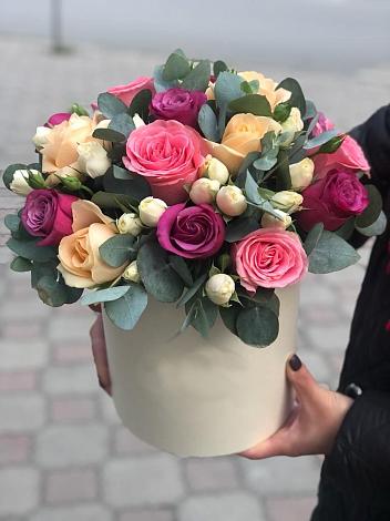 Цветочная композиция из Розы в шляпной коробке в Азово