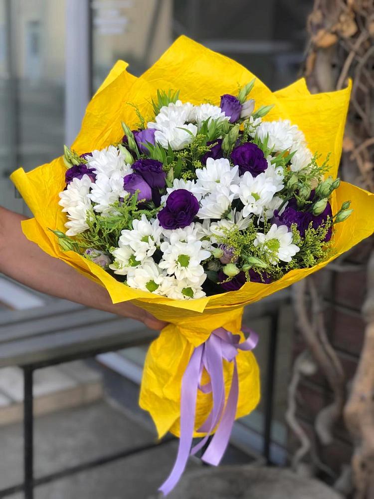 Букет цветов из: Ирисы, Хризантемы и Ромашки в Азово