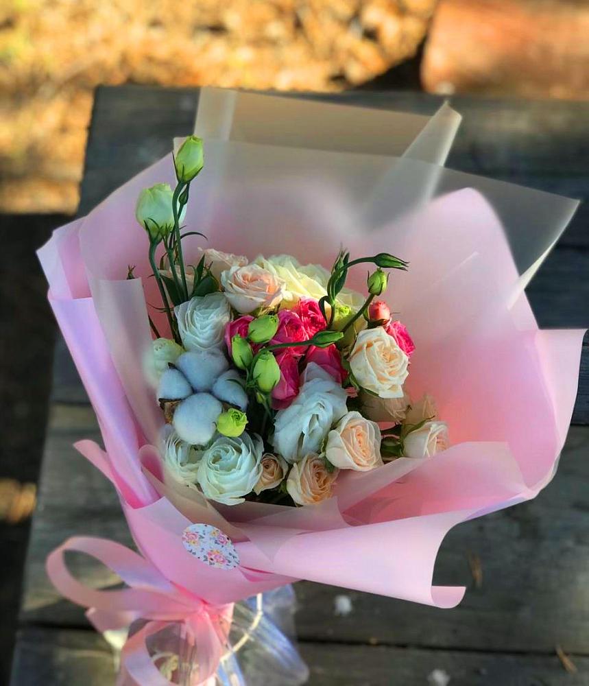 Букет цветов из: Розы и Лизиантусы в Азово