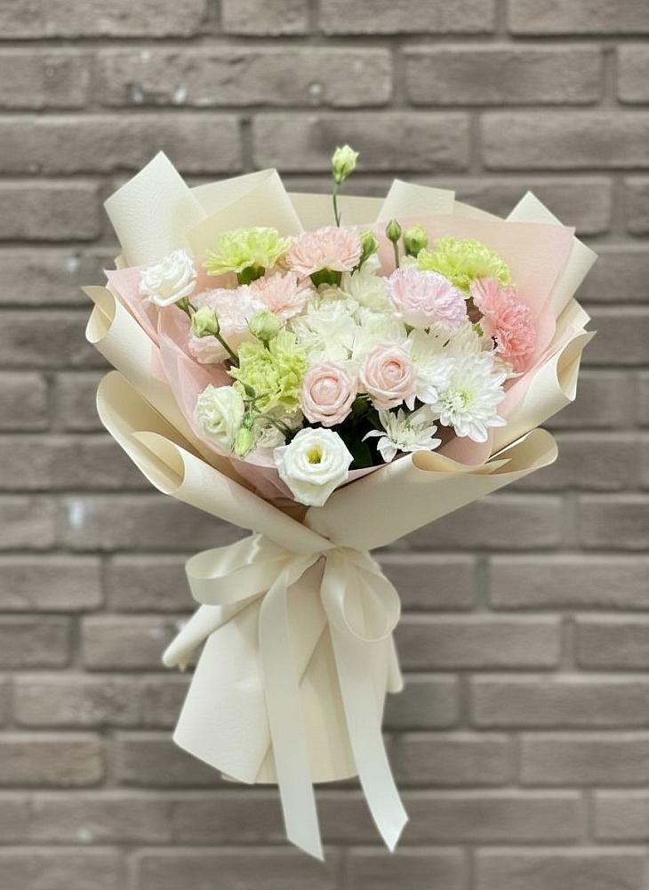 Букет цветов из: Гвоздики, Розы, Лизиантусы и Хризантемы в Азово