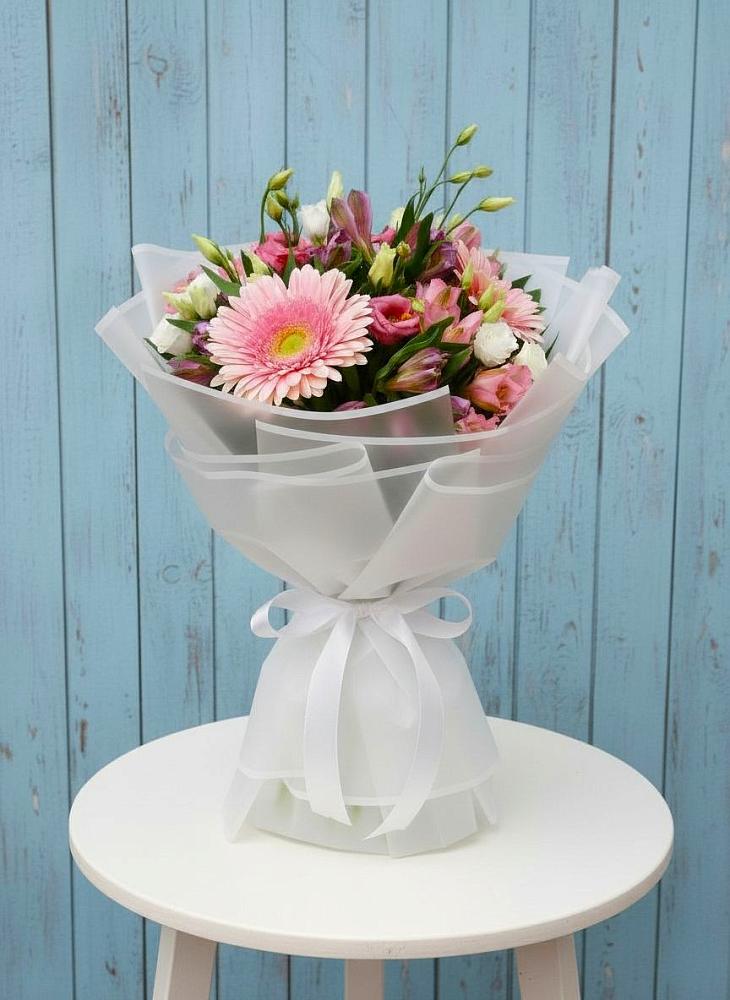 Букет цветов из: Герберы, Альстромерии и Лизиантусы в Азово