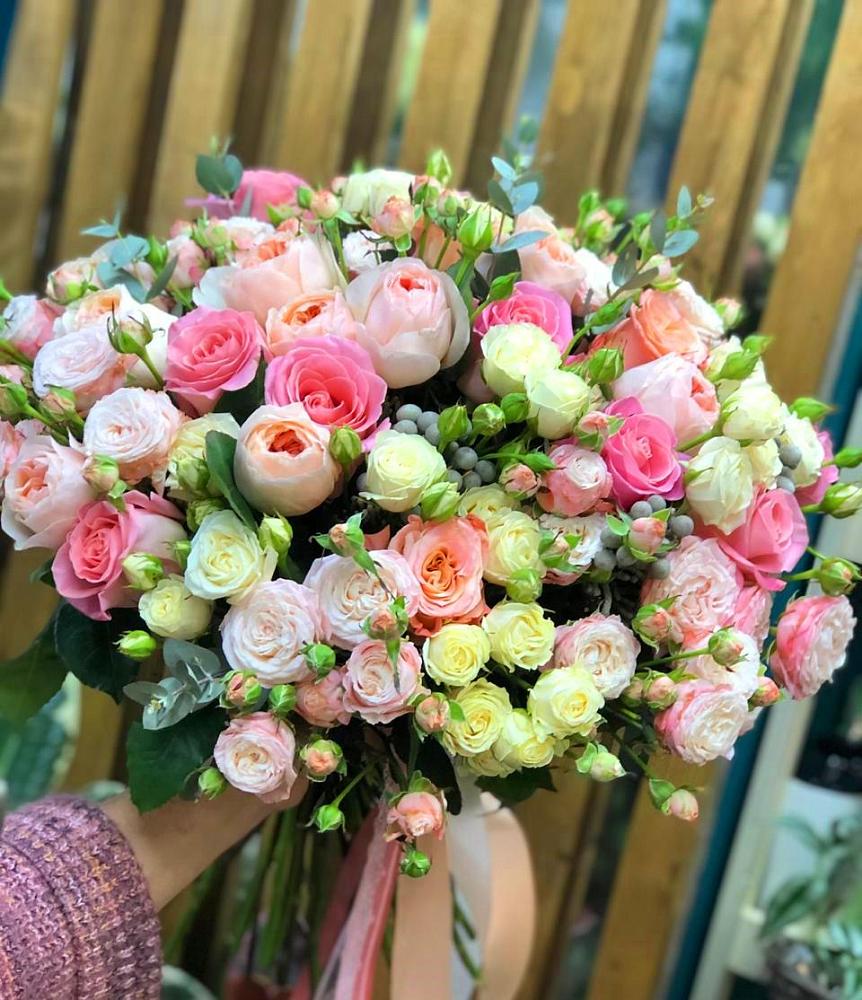 Букет цветов из: Розы в Азово