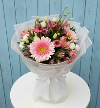 Букет цветов из:  Герберы, Альстромерии и Лизиантусы #REPLACE_PRED# Азово
