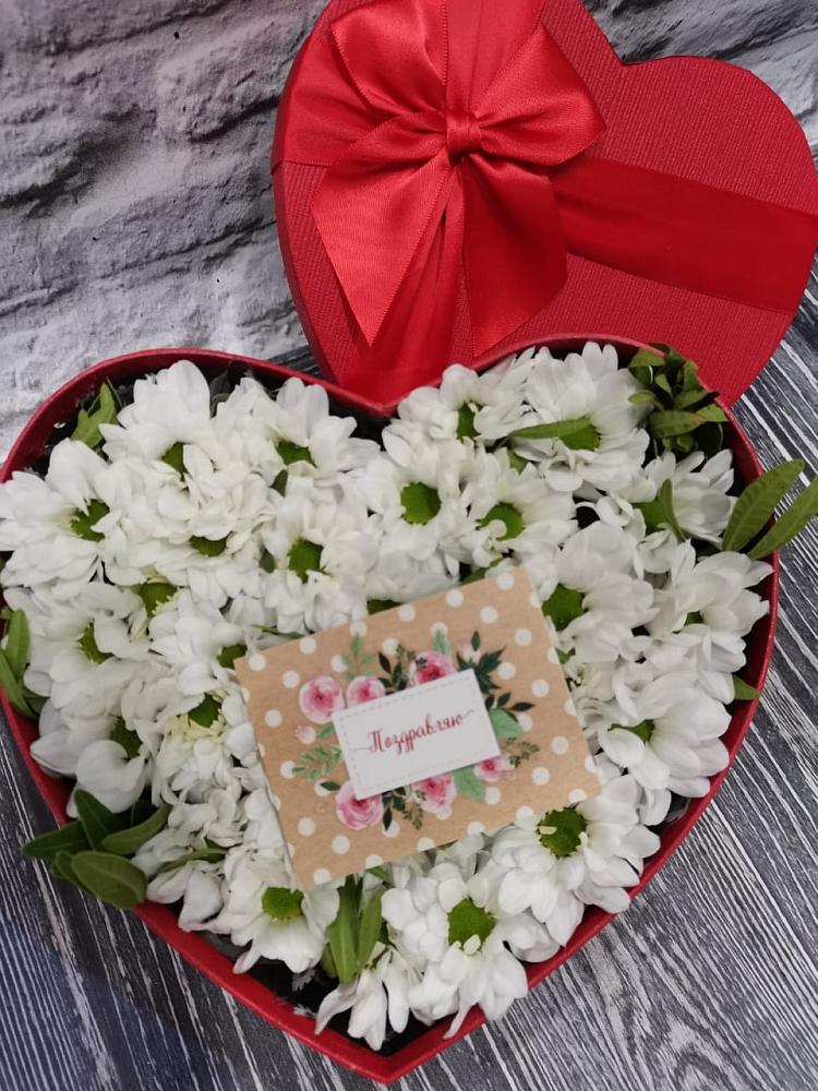 Цветочная композиция из Хризантемы в виде сердца в Азово