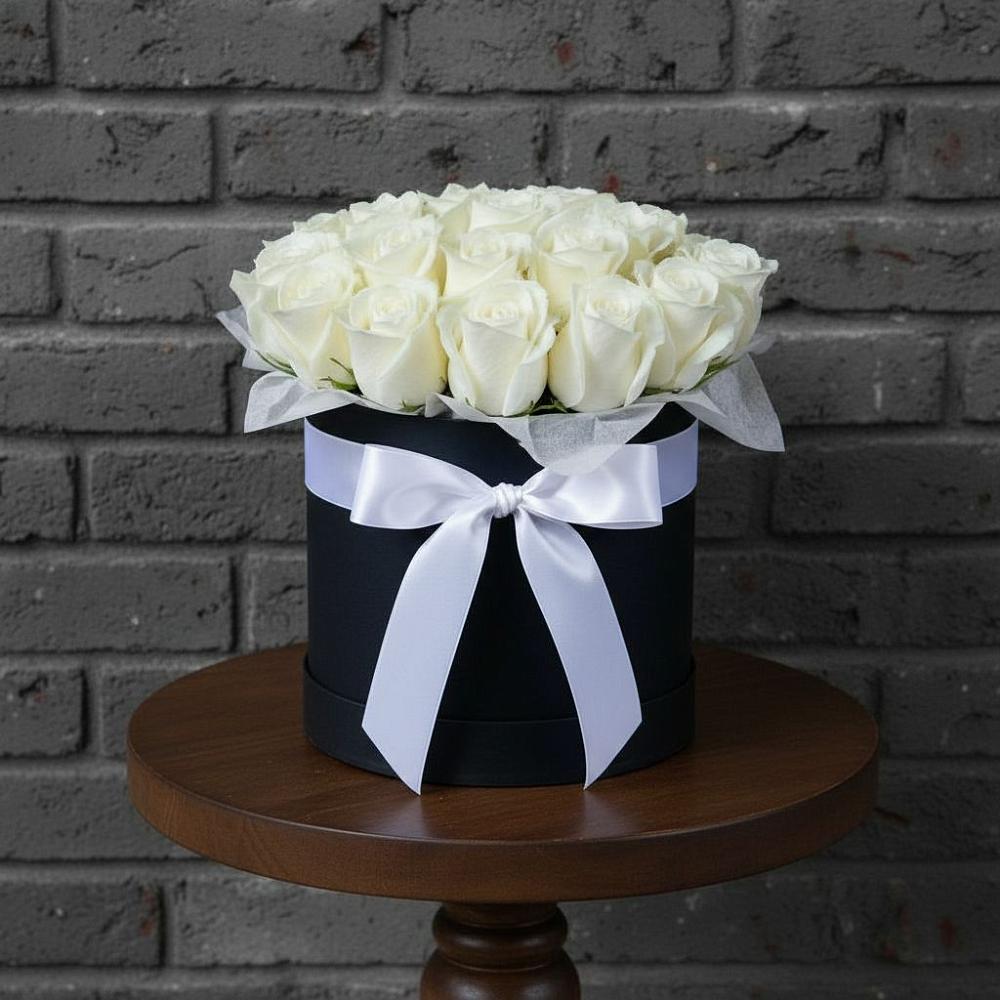 Цветочная композиция из Розы в шляпной коробке в Азово